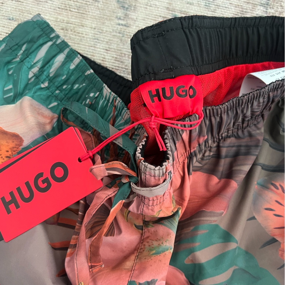 ** SOLD **HUGO Men's Size L Swim Shorts - Picture 7 of 9